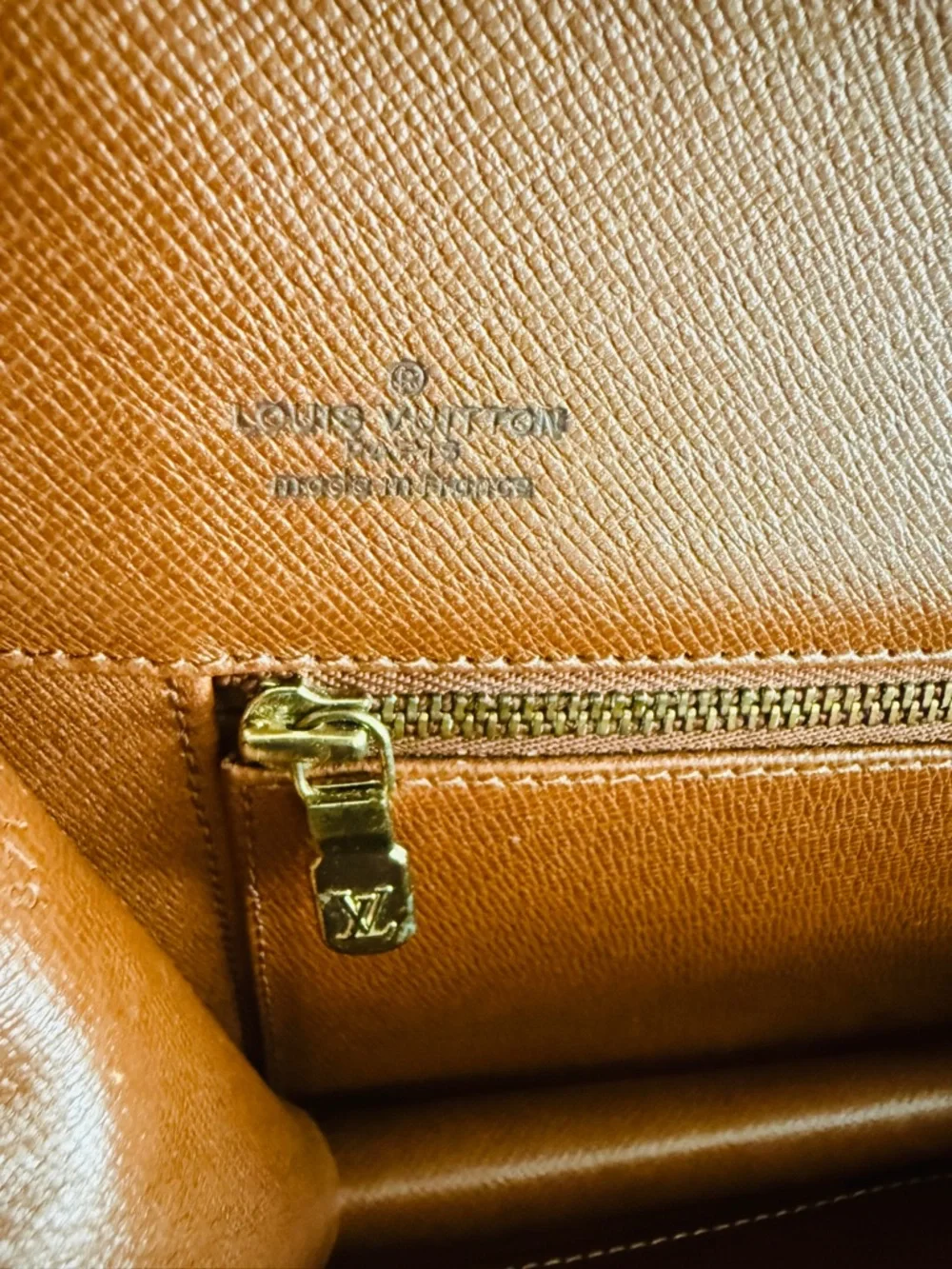 Louis Vuitton Vintage Monogram Pochette Dame 26 Clutch |New Hardware + GoldChain - Picture 9 of 15